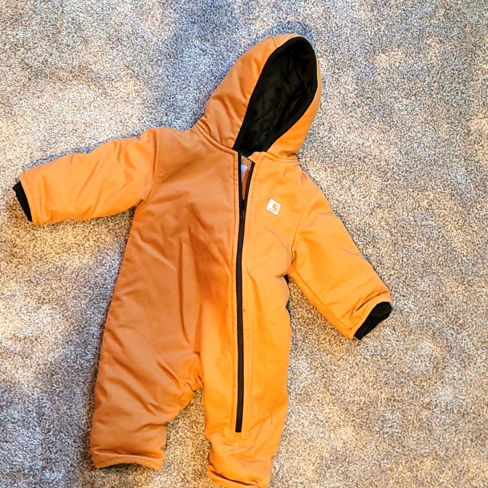 12 month snow suit. Great condition.